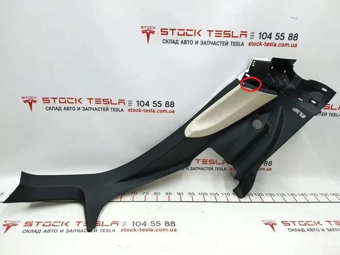 17 C 柱装饰右下方 PUR CREAM GRAPHITE 损坏 Tesla Model S、Model S REST 1051769-S2-F