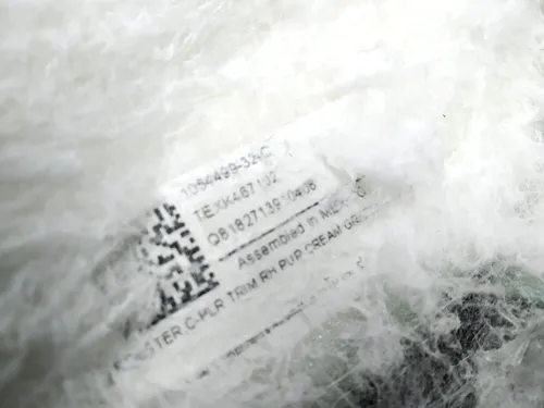 17 C 柱装饰右下方 PUR CREAM GRAPHITE 损坏 Tesla Model S、Model S REST 1051769-S2-F