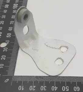 Кронштейн кріплення крила переднього лівого/правого середній Tesla model X 1055757-00-A