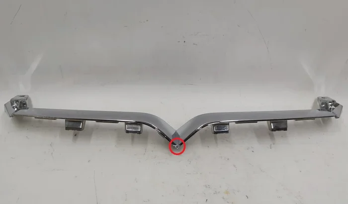 4 شواية أمامية مزخرفة بالكروم على شكل حرف V مع تلف Tesla Model S REST 1065233-00-D