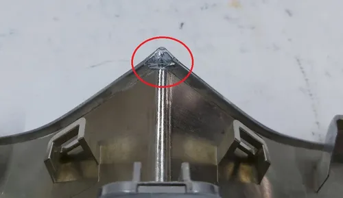 4 شواية أمامية مزخرفة بالكروم على شكل حرف V مع تلف Tesla Model S REST 1065233-00-D