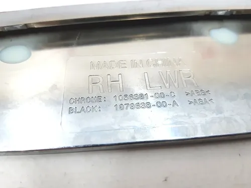 16 Œillet de recouvrement inférieur droit chromé Tesla modèle S REST 1056381-00-C