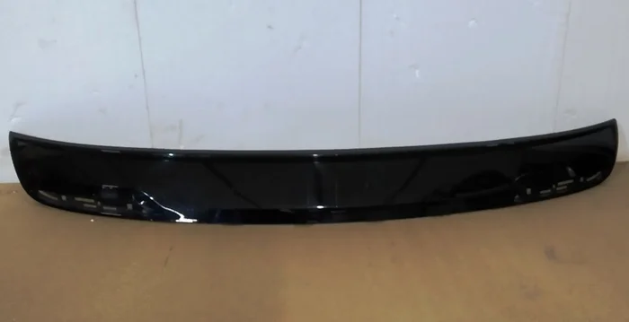 16 Nedre bakre stötfångarlist (läpp) målad PMNG Tesla modell S REST 1057321-00-C