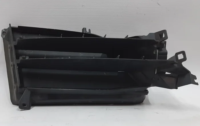 Корпус активного люверса правий у зборі з модулем Tesla model S REST 1058007-00-J