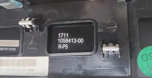 Накладка отвору стійки З права Tesla model X
