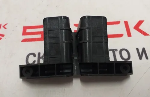 Кронштейн пластини статі підстави другого ряду сидінь передній Tesla model X 1059752-00-C