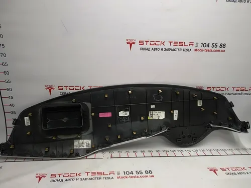 8 Torpedopaneel (zwart kunstleer) PUR/PUR BLK Tesla model S, model S REST 1060695-10-D