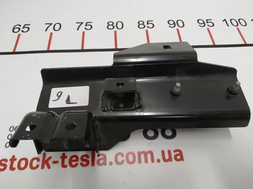 Voorbumper versterkergeleider links assy Tesla model X 1061424-00-C