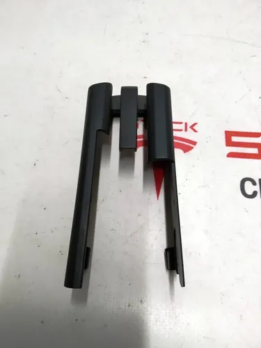 9 Заглушка салазки сиденья передняя левая пассажирская Tesla Model X 1061591-00-D