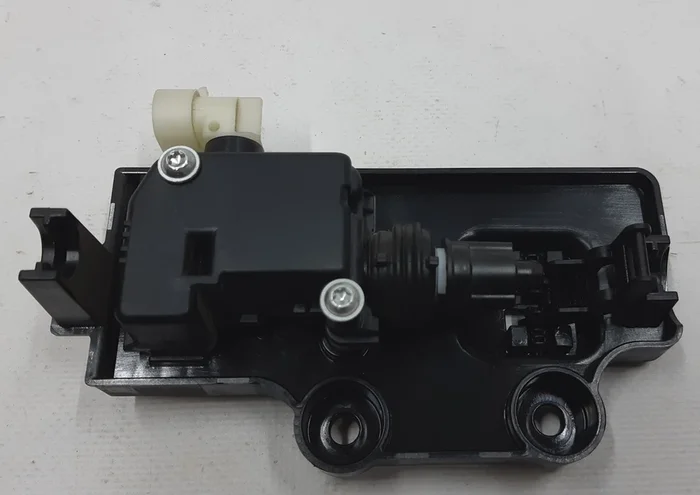 6 1061814-00-D x Elektrisk motorlåsställdon höger Tesla modell S REST 1061814-00-E