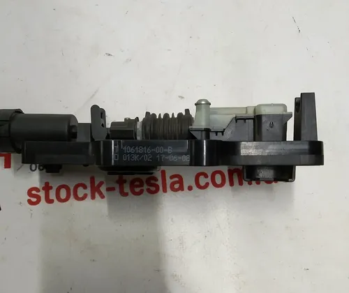7 Привід замка капота електричний лівий Tesla model S REST 1061816-00-E