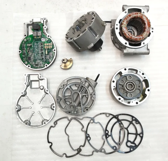 Aircocompressor gedemonteerd Tesla model S REST 1063369-00-F