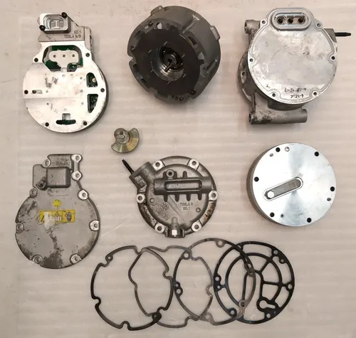 Aircocompressor gedemonteerd Tesla model S REST 1063369-00-F