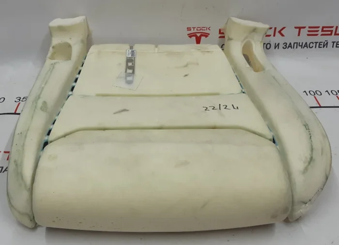 Schaumstofffüllung des unteren Teils des Sitzes der 2. Reihe des linken Tesla Model X 1068123