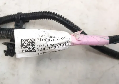 Elektrische bedrading van een 12V-batterij met sporen van oxidatie Tesla model 3 1068767-00-G