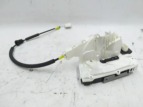 1 Замок двері задньої лівої Tesla model 3 1068970-00-M