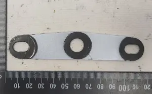 Talířový držák pro závěs sekundárních (křížových) zadních dveří Tesla Model X 1072794-00-A