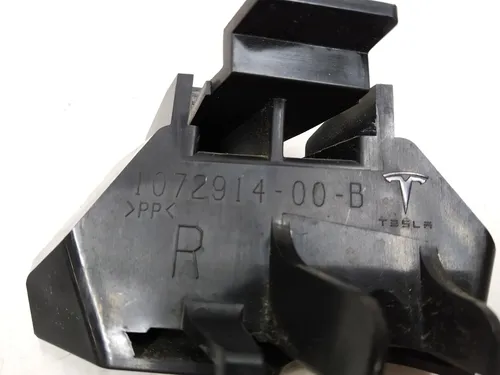 8 Guide de pare-chocs avant inférieur droit Tesla modèle S REST 1072914-00-B