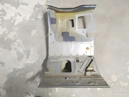 Kropsfragment af den centrale del af motorskjoldet Tesla model 3 1073826-S0-A