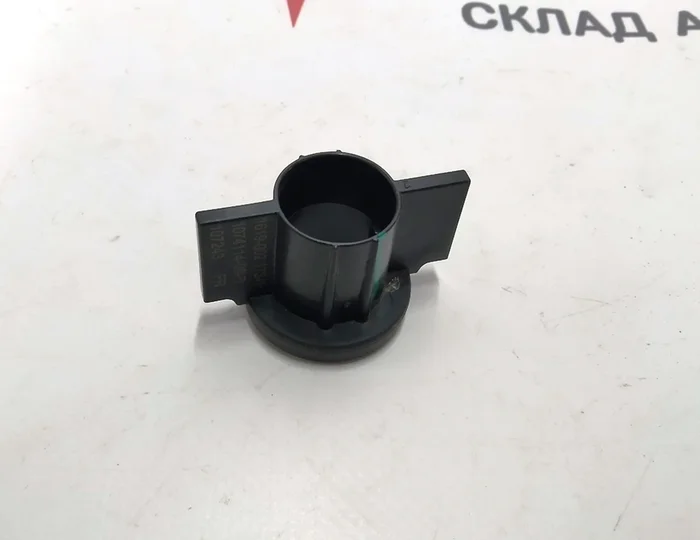 6 Arm zur Befestigung des Knopfes zum Schließen einer Tür hinten links/rechts Tesla Modell X 1074114-00-B