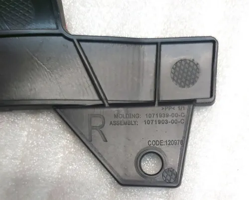 BRACKET ASSEMBLY FASCIA WHEEL ARCH LOWER TAPE RIGHT HAND Tesla model S REST 1074904-00-C