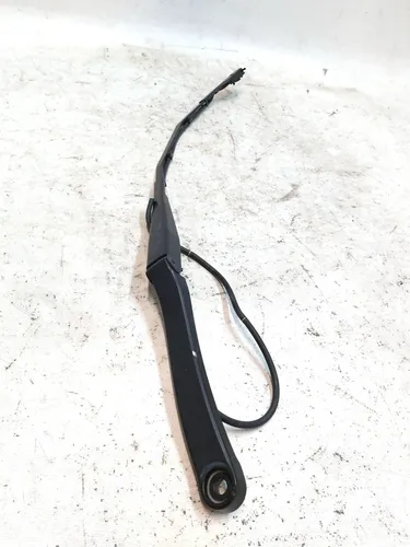 Brazo limpiaparabrisas derecho con línea dañada Tesla modelo 3 1076729-00-B