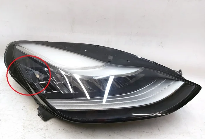 右主大灯向上级（美国）有损坏 Tesla Model 3、Model Y 1077372-00-L