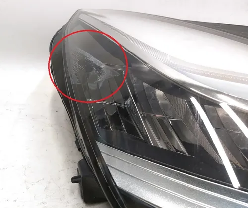 右主大灯向上级（美国）有损坏 Tesla Model 3、Model Y 1077372-00-L