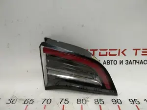 3 Ліхтар лівий внутрішній 3 pin Tesla MODEL 3 (USA), MODEL Y (GLOBAL) 1077401-00-F