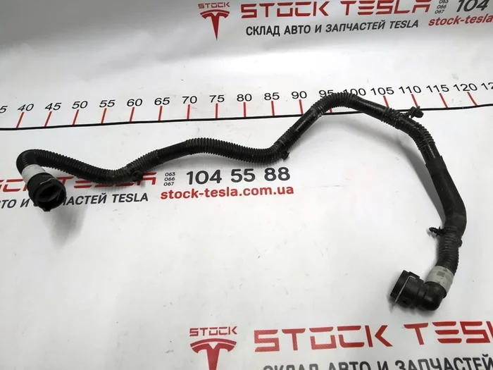 4 Zadní potrubí chladicího systému motoru Tesla Model 3, Model Y 1077585-00-F
