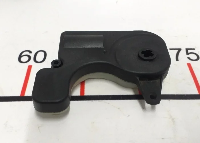 4 Kølevæskeekspansionsbeholderventildrev Tesla Model 3 1133873-00-C