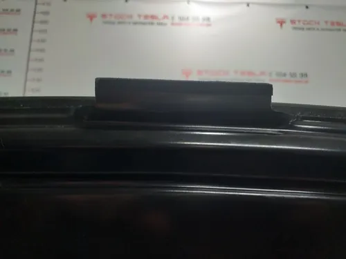 1 Sklo střešního okna (rovný jazyk) Tesla model S REST 1053620-S0-B