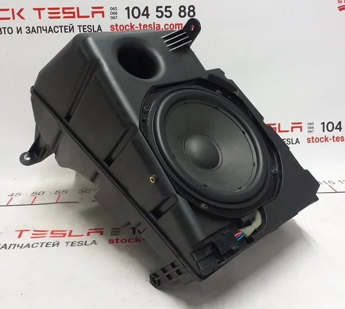 Subwoofer Tesla model 3 1079747-00-D