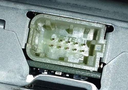 1 Радіо FM/HD (USA) Tesla model 3 1079749-00-D