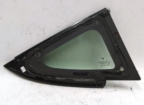 3 Achtervleugelglas (ruit) links achter met chroom Tesla model 3 1098757-00-G