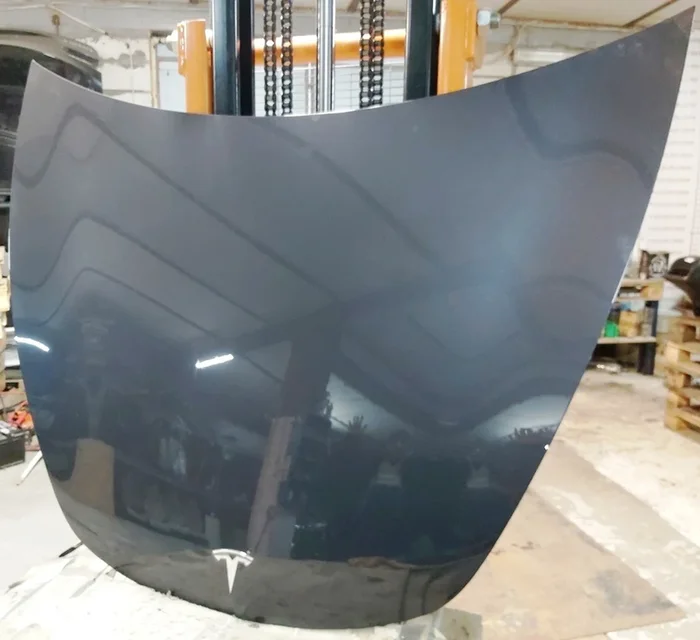 1 Montagem do capô com emblema "T" PMNG Tesla modelo 3 1081390-E0-C