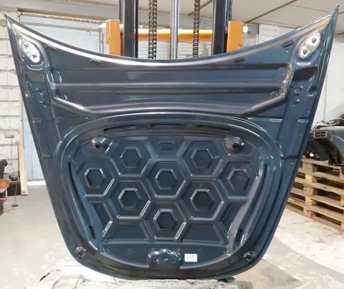 1 Montagem do capô com emblema "T" PMNG Tesla modelo 3 1081390-E0-C