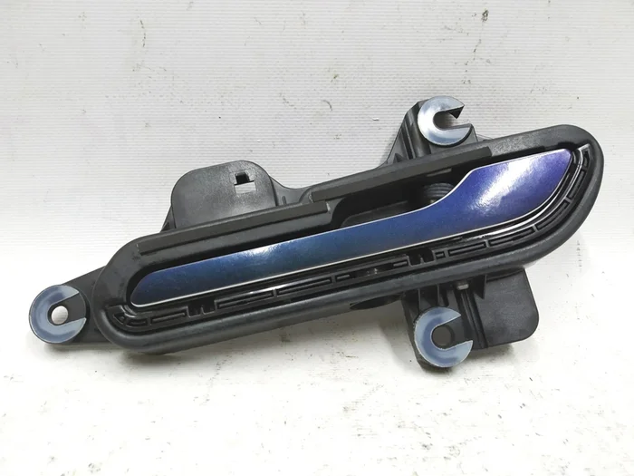 El mecanismo del mango del trasero exterior izquierdo (camaleón) Tesla Modelo 3 1081831-00-J