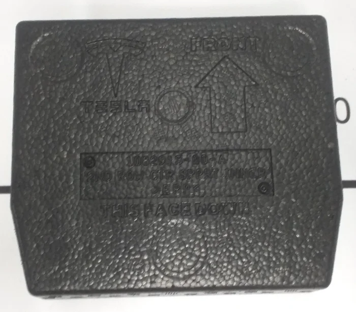 19 Pannello di riempimento vuoti (2a fila di sedili) pinza centrale interna Tesla Model X 1082913-00-A