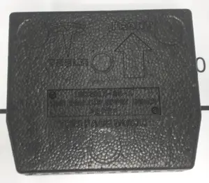 Panneau de remplissage vide (2ème rangée de sièges) étrier central interne Tesla Model X 1082913-00-A