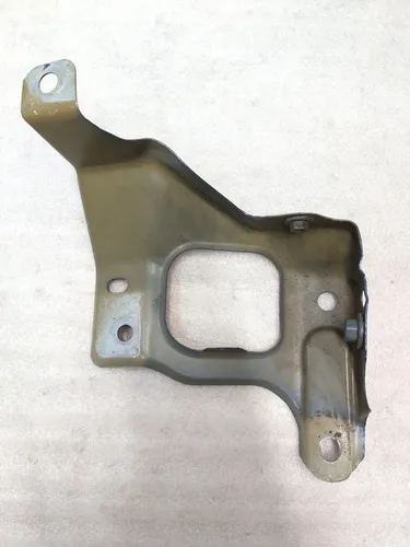 Kronstein pravého křídla s poškozením Tesla Model 3 1086016-S0-A