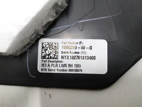 Listwa progowa przód prawa Tesla model 3 1086293-00-H