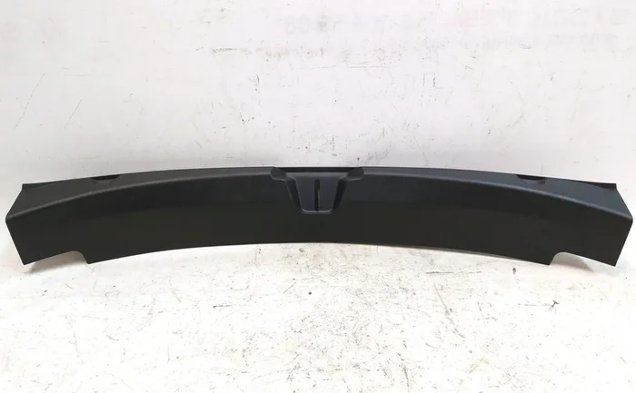 Оздоблення багажника пластик (під замок) з пошкодженням Tesla model 3 1086315-00-F
