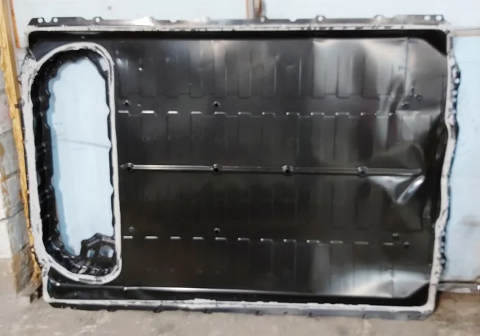 上部メイン バッテリ カバーの損傷 Tesla モデル 3 1088122-00-F