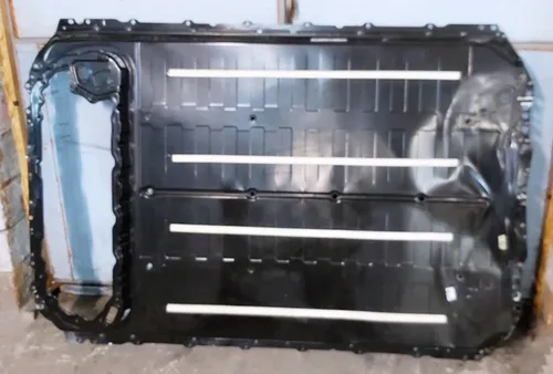 上部メイン バッテリ カバーの損傷 Tesla モデル 3 1088122-00-F