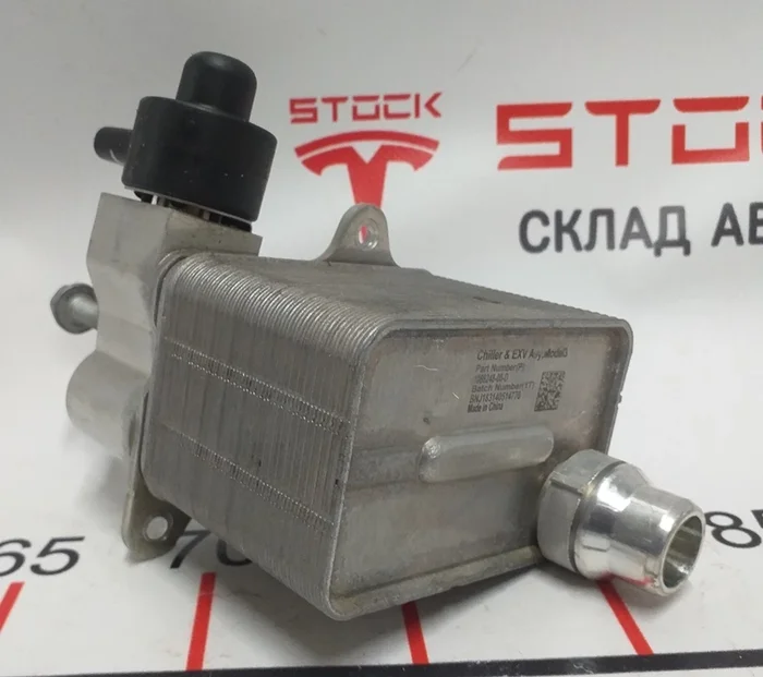 Conjunto de trocador de calor/chiller (CHILLER) com posicionador de agulha de válvula (tipo magnético) Tesla modelo 3 1133855-00-B