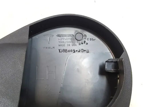 First row side shield inboard - right hand second hand Tesla Model 3, Model Y 1557725-00-E