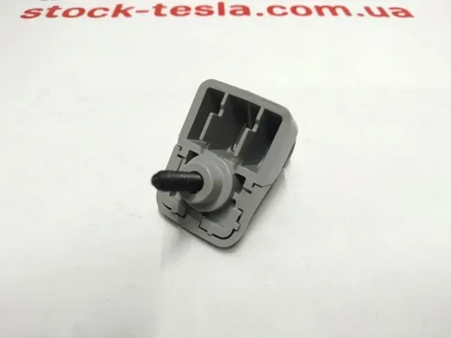 6 Držák sluneční clony BASE (smontovaný) Tesla model 3 1090079-00-B