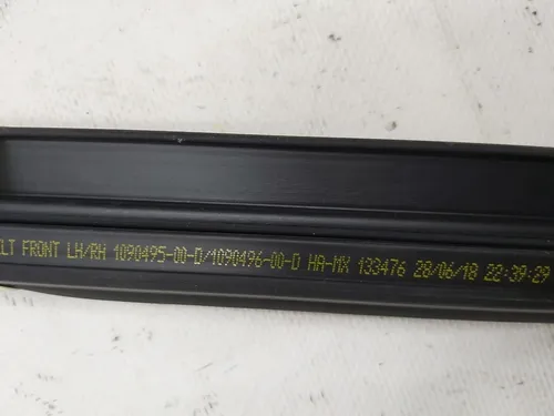 1 Forreste venstre indvendige dør glastætning med skade Tesla model 3 1090495-00-E
