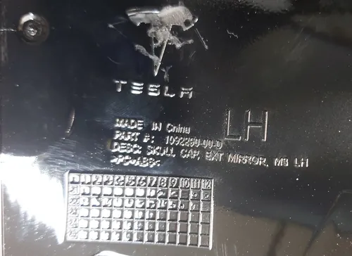 Guarnição do espelho superior esquerdo externo (concha) PBSB Tesla Model 3 1092290-01-D